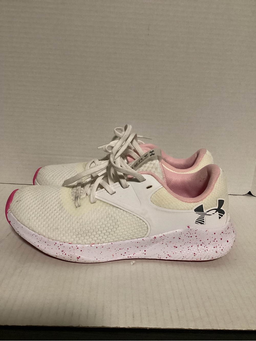 Under Armour Women’s White & Pink Athletic Running Sneakers Size 8